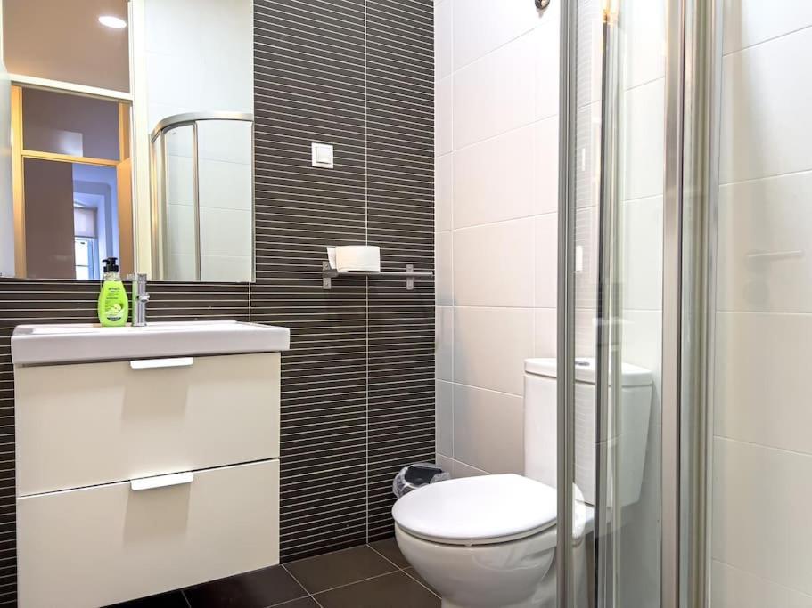 4 Rooms Home In Baixa Lisbon Bagian luar foto